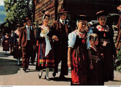 SUISSE - Hérens - Costumes - Mariage - Folklore - Enfant - Bouquet de fleurs - Couple - animé - Carte postale