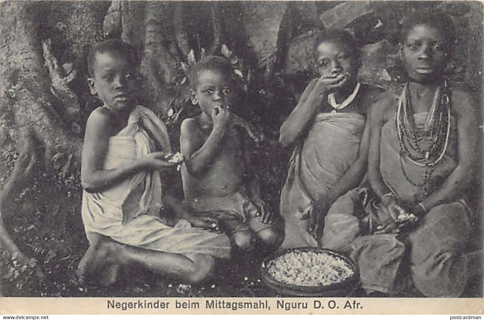 Tanzania - DEUTSCHE ÖST AFRIKA - Children at meal in Nguru
