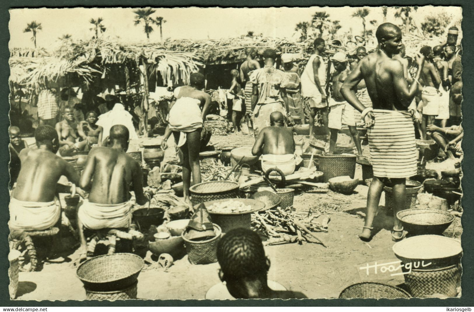 TCHAD Afrique ~1956 Carte Postale " Marche de Village "
