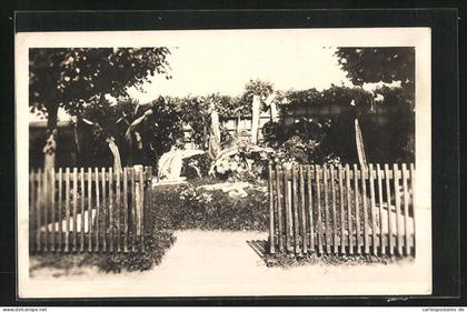 AK Lány, Mit Blumen geschmücktes Grab des Präsidenten Masaryk (TGM)