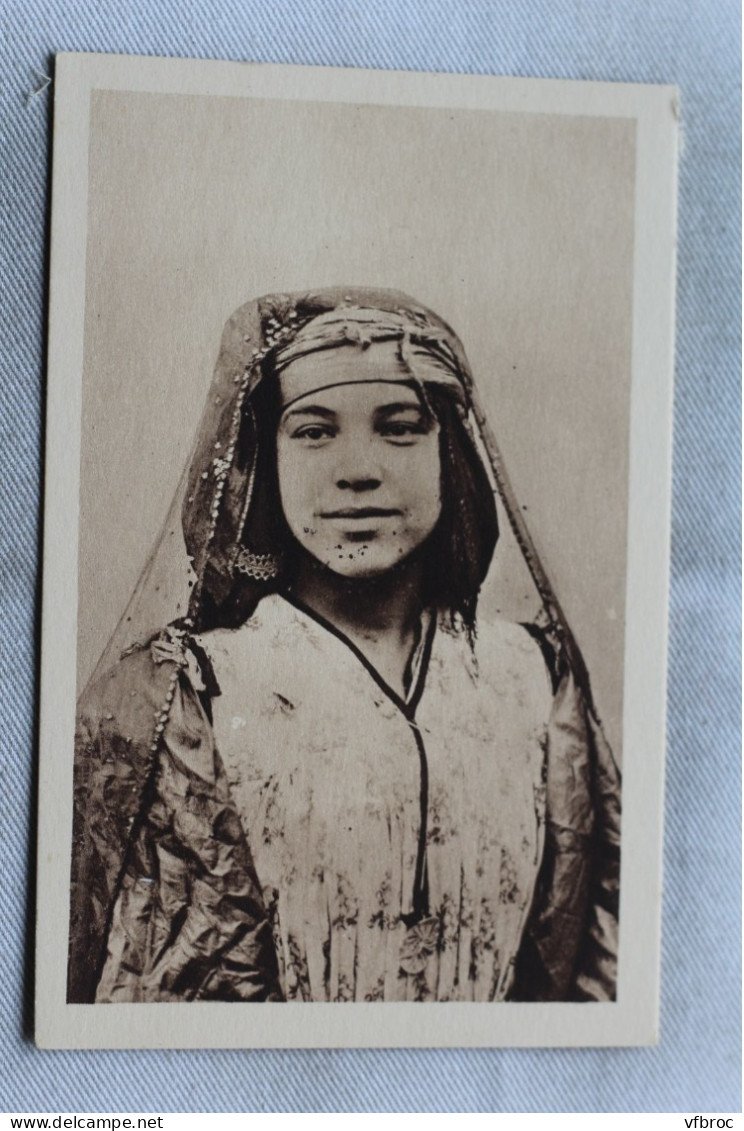 Tébéssa, jeune fille indigène, Algérie