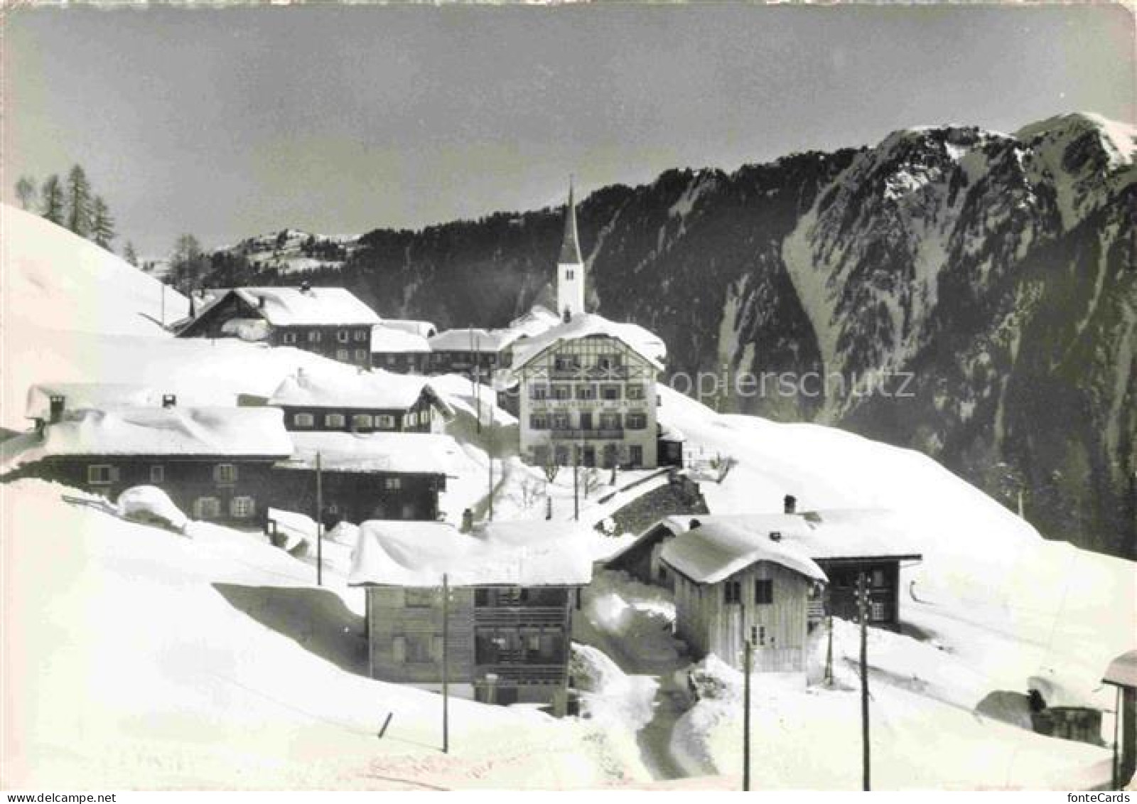 Tenna 1654m Safien Surselva GR Bergdorf Ansicht mit Kirche Alpen