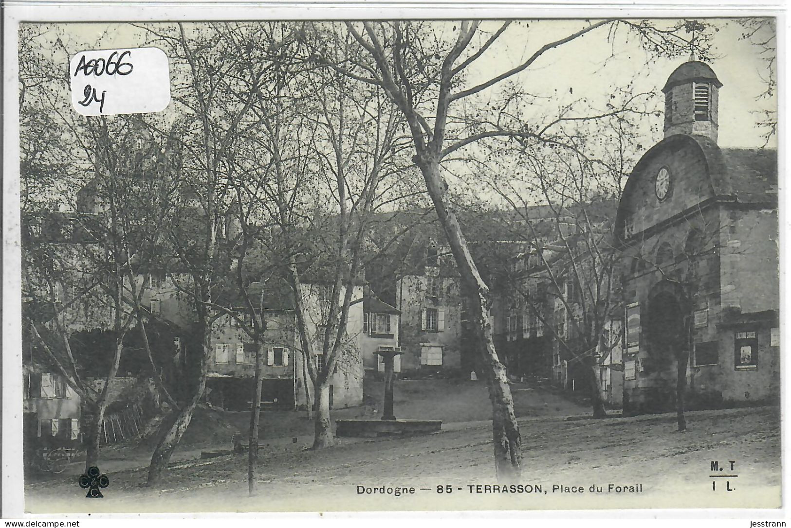 TERRASSON-LA-VILLEDIEU- PLACE DU FORAIL