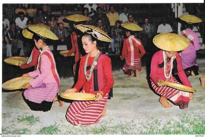 CP THAILANDE -dancing girls in chiengmai