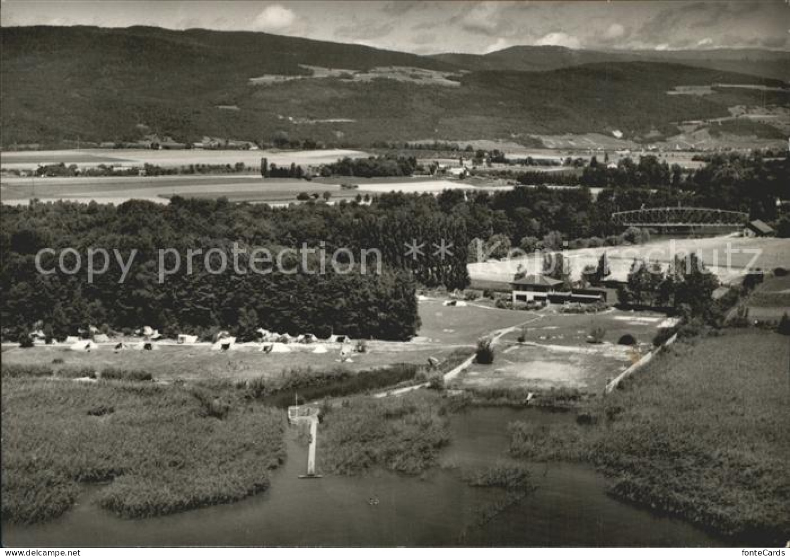 Thielle Fliegeraufnahme am Neuenburgsee