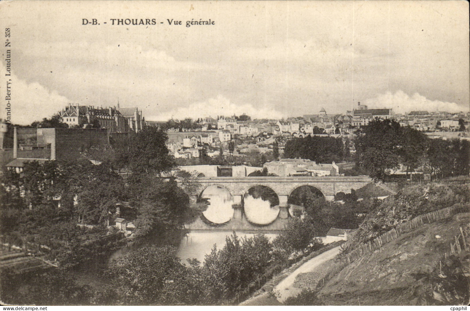 Thouars CPA Vue generale