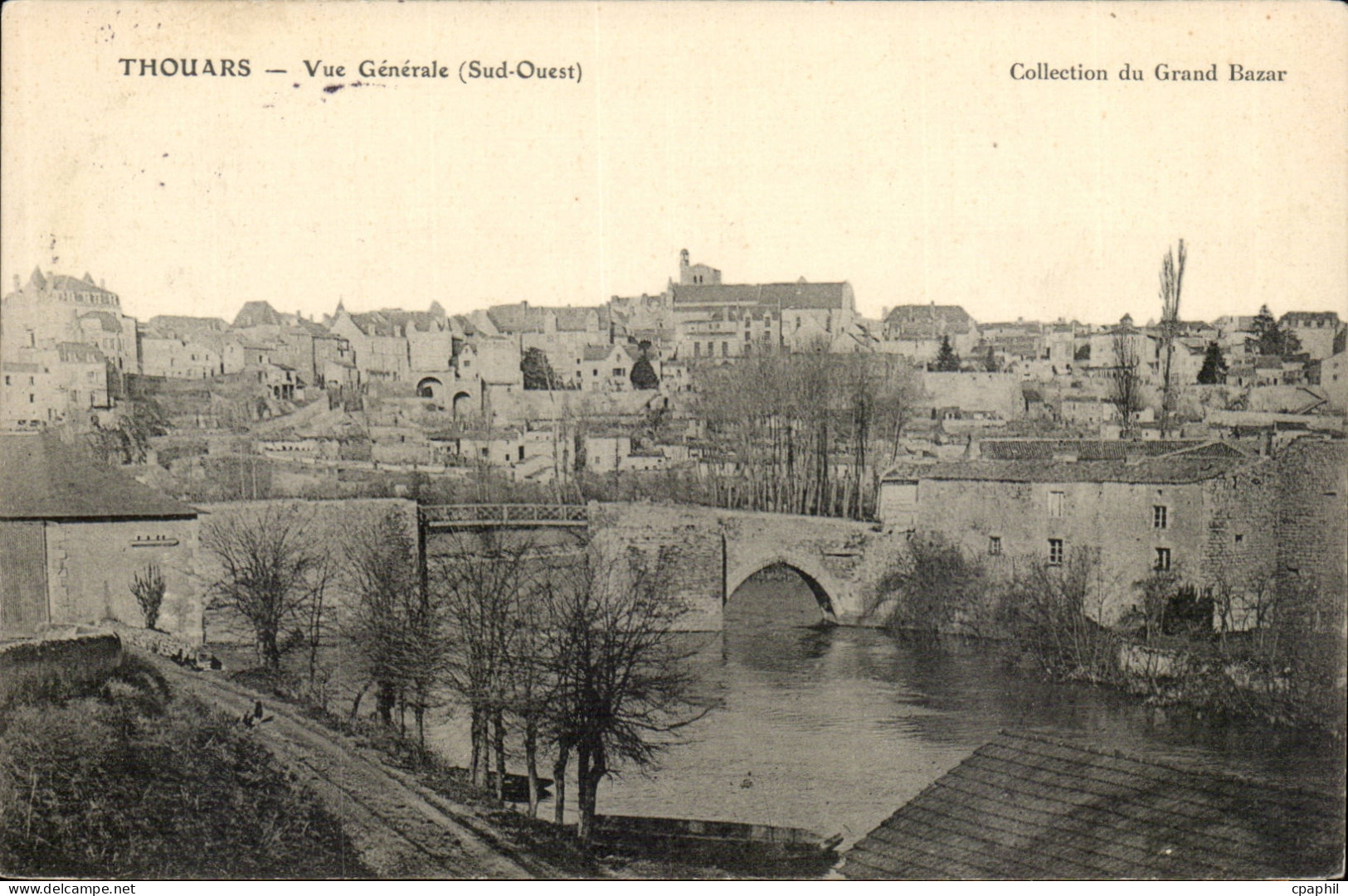 Thouars CPA Vue generale (sud ouest)