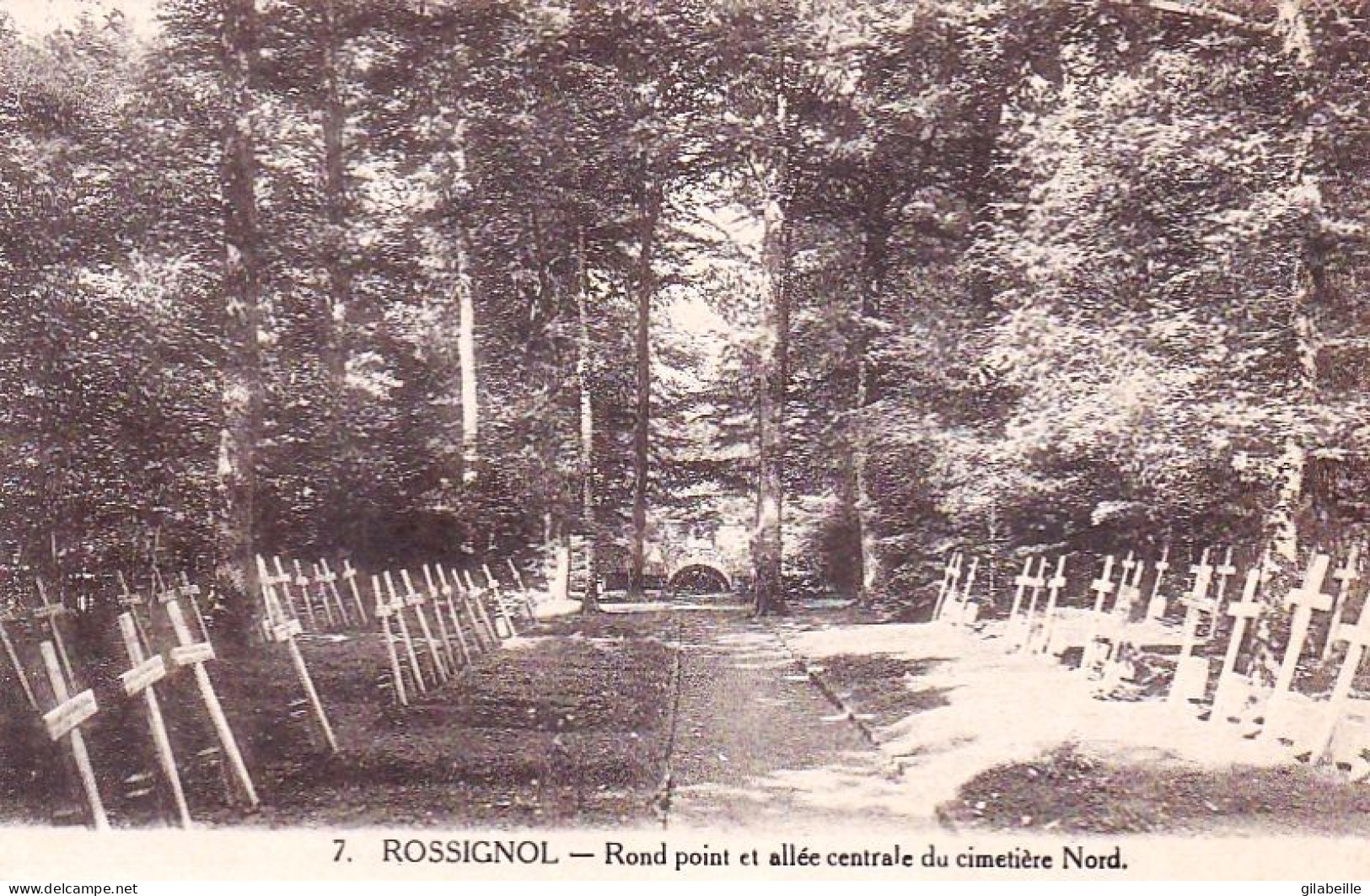Tintigny - ROSSIGNOL - rond point et allée centrale du cimetiere nord