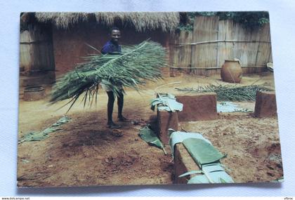 Cpm, région de Tabligbo, construction d'une case, Togo