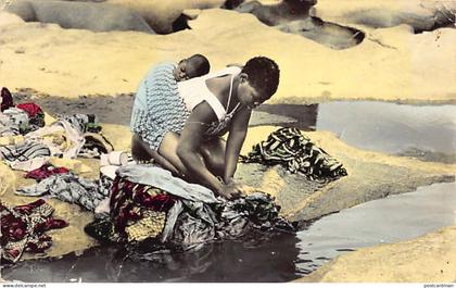 Togo - LAMA KARA - Laveuse sur la rivière Kara - VOIR LES SCANS POUR L'ÉTAT - Ed. Librairie évangélique du Togo