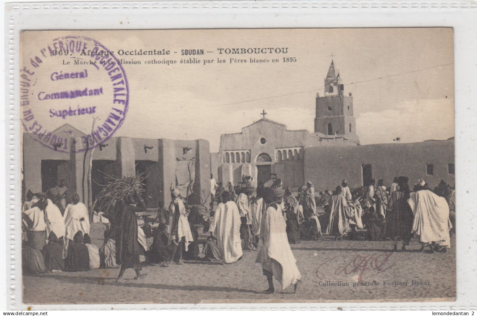 Tombouctou. Le Marché et la Mission catholique établie par les Pères Blancs en 1895. *
