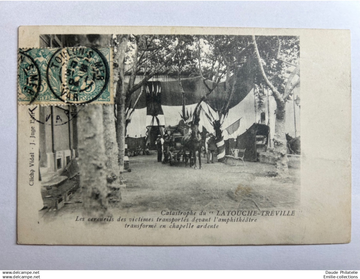 TOULON (83) - CATASTROPHE DU "LATOUCHE-TREVILLE" - LES CERCUEILS DES VICTIMES TRANSPORTES DEVANT L'AMPHITHEATRE