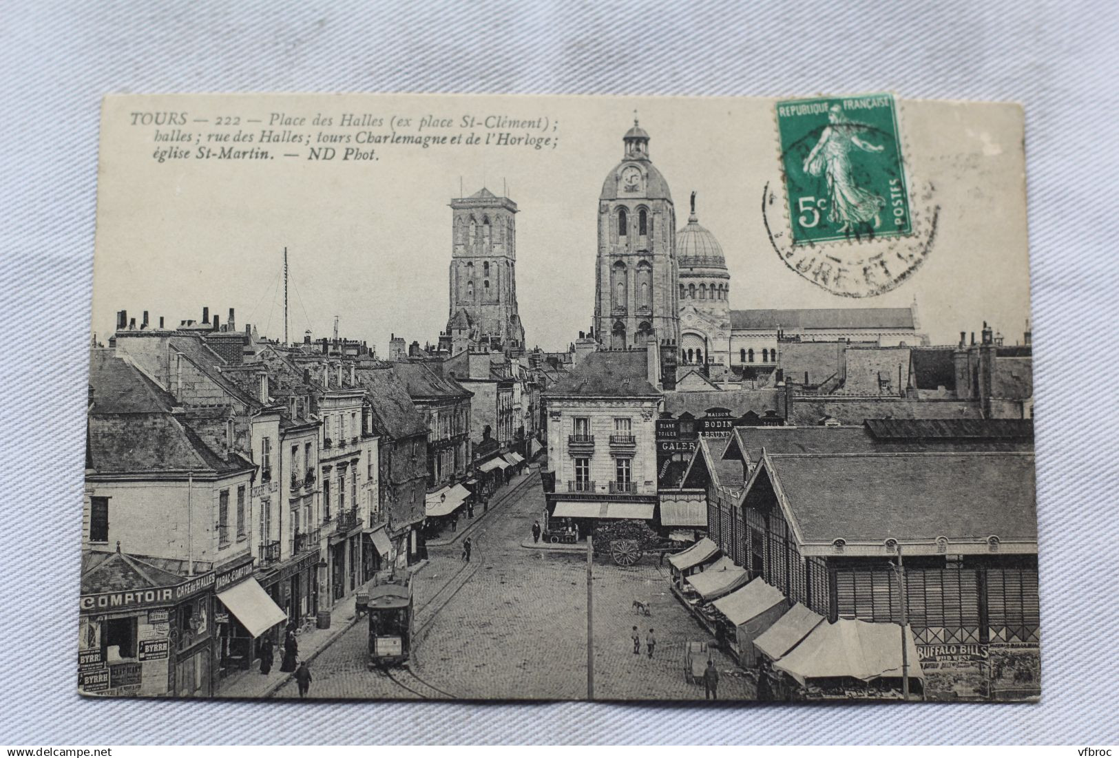 Tours, place des halles, Indre et Loire 37