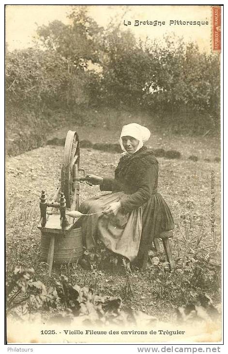 TREGUIER  -  Vieille fileuse des environs de Tréguier