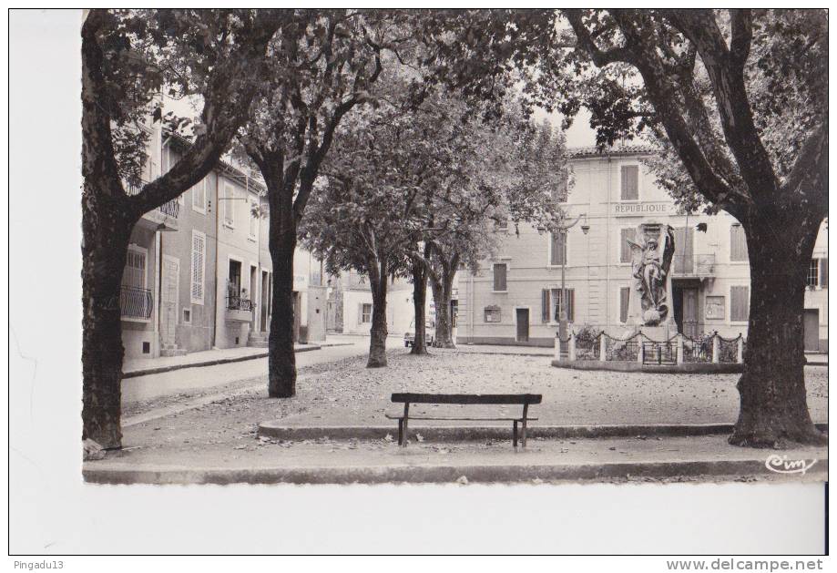 Trets Place 14 Juillet