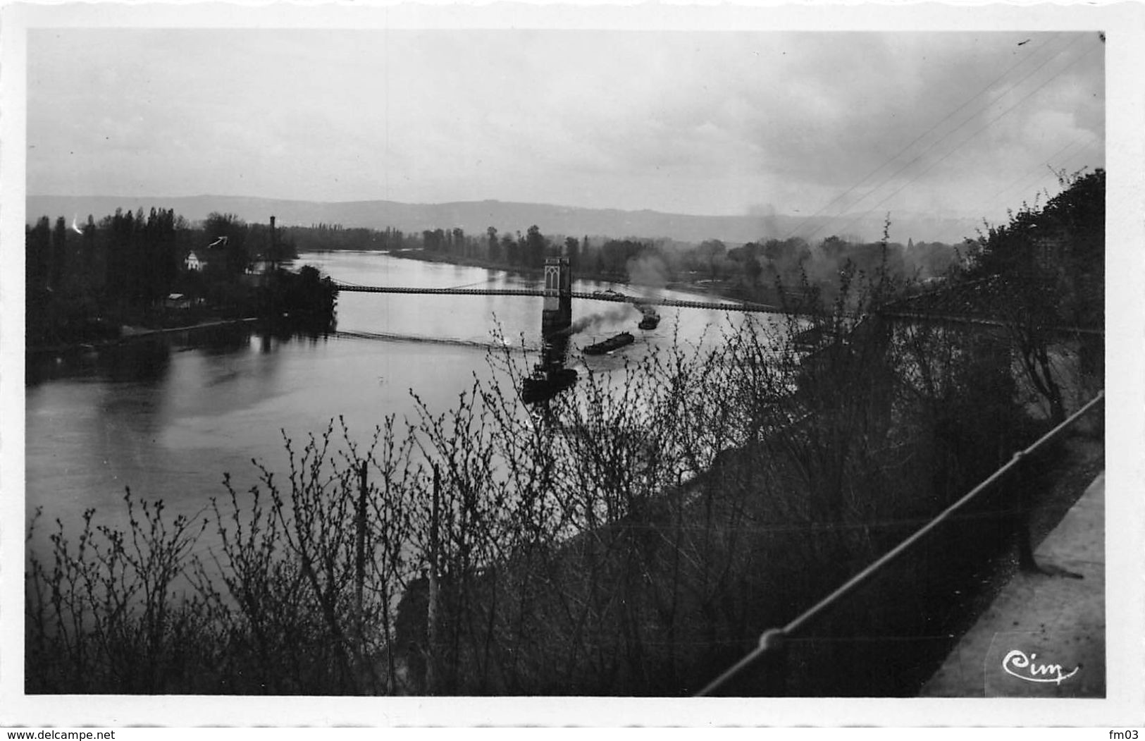 Trévoux péniche remorqueur