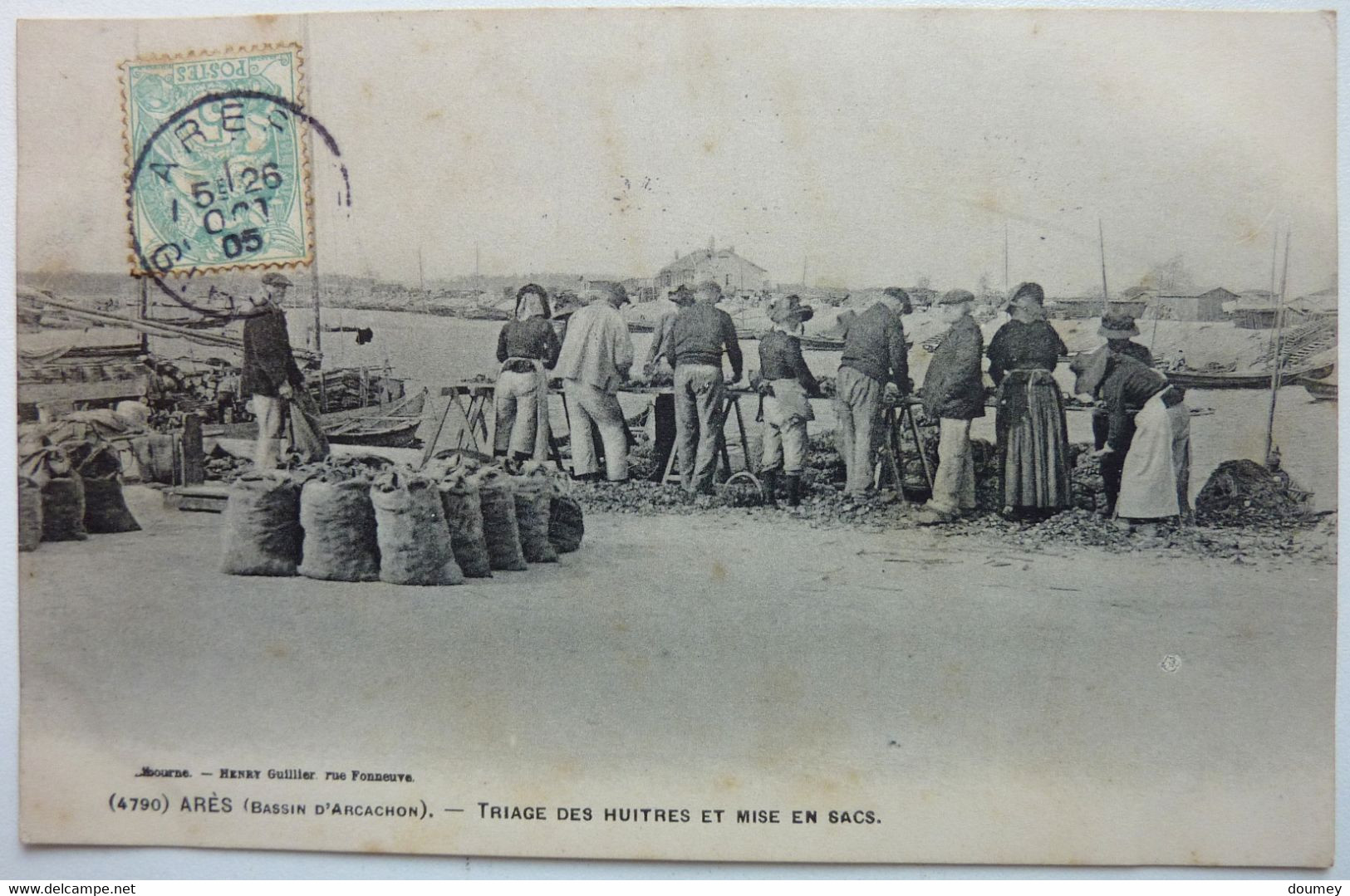 TRIAGE DES HUITRES ET MISE EN SACS - ARÈS (BASSIN D'ARCACHON)