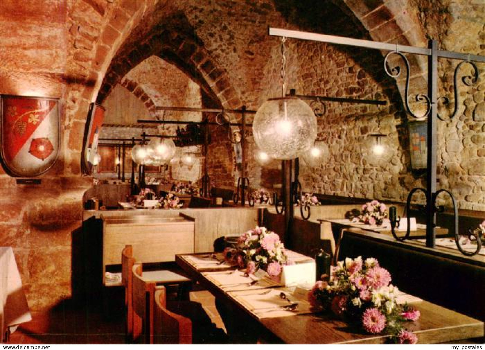 Trier Restaurant Cafe im Warenhaus Trier Kreuzgrat Gewoelbe