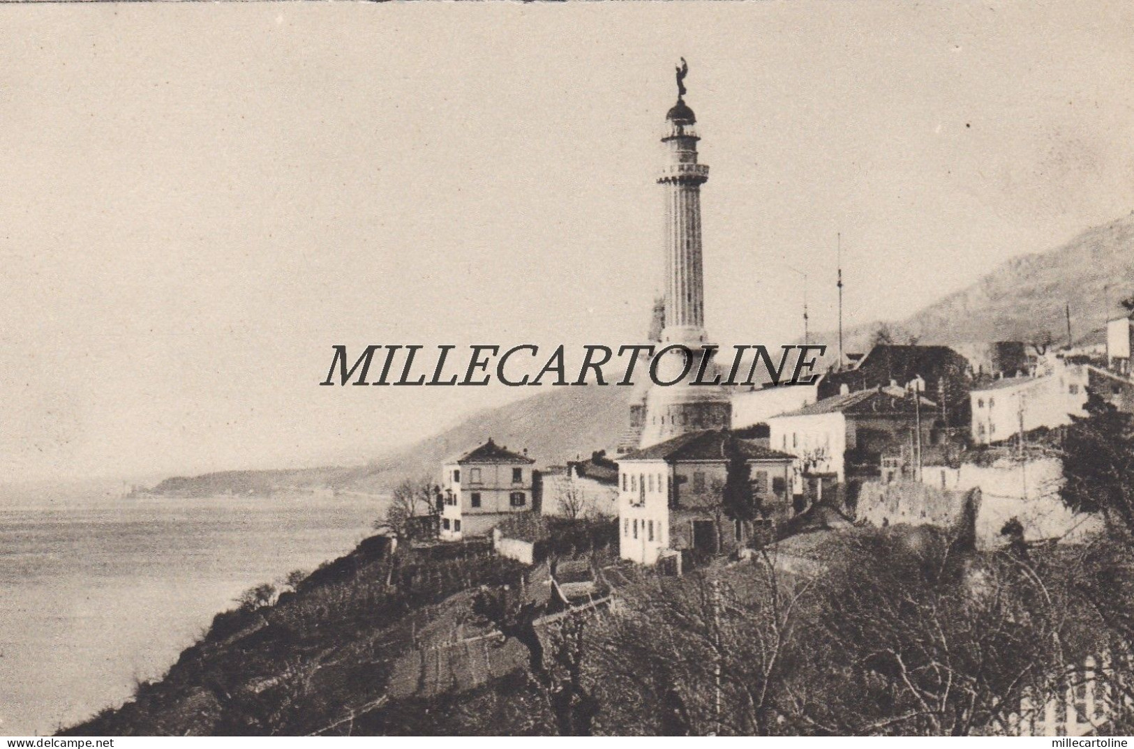 TRIESTE: Faro della Vittoria - gli edifici intorno al faro (anni '20)