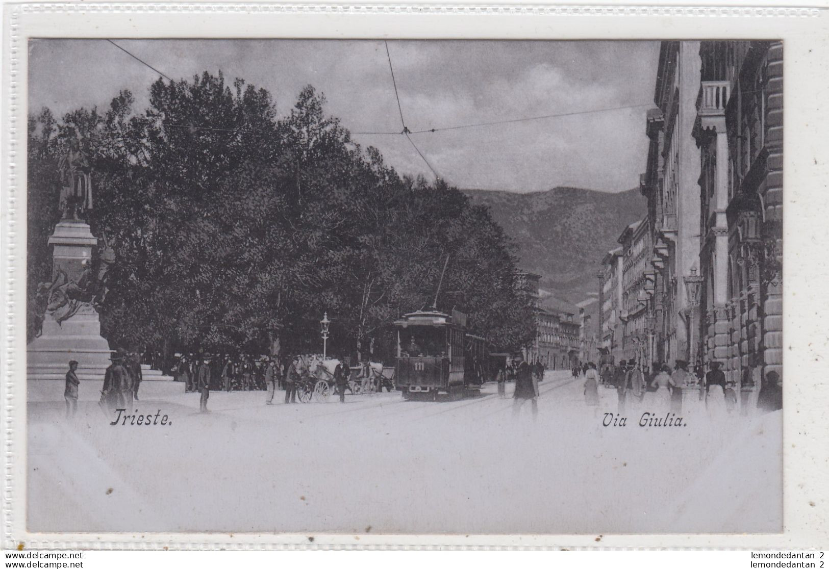Trieste. Via Giulia  *
