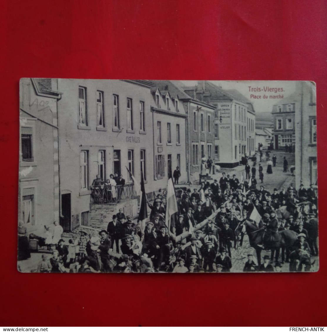 TROIS VIERGES PLACE DU MARCHE
