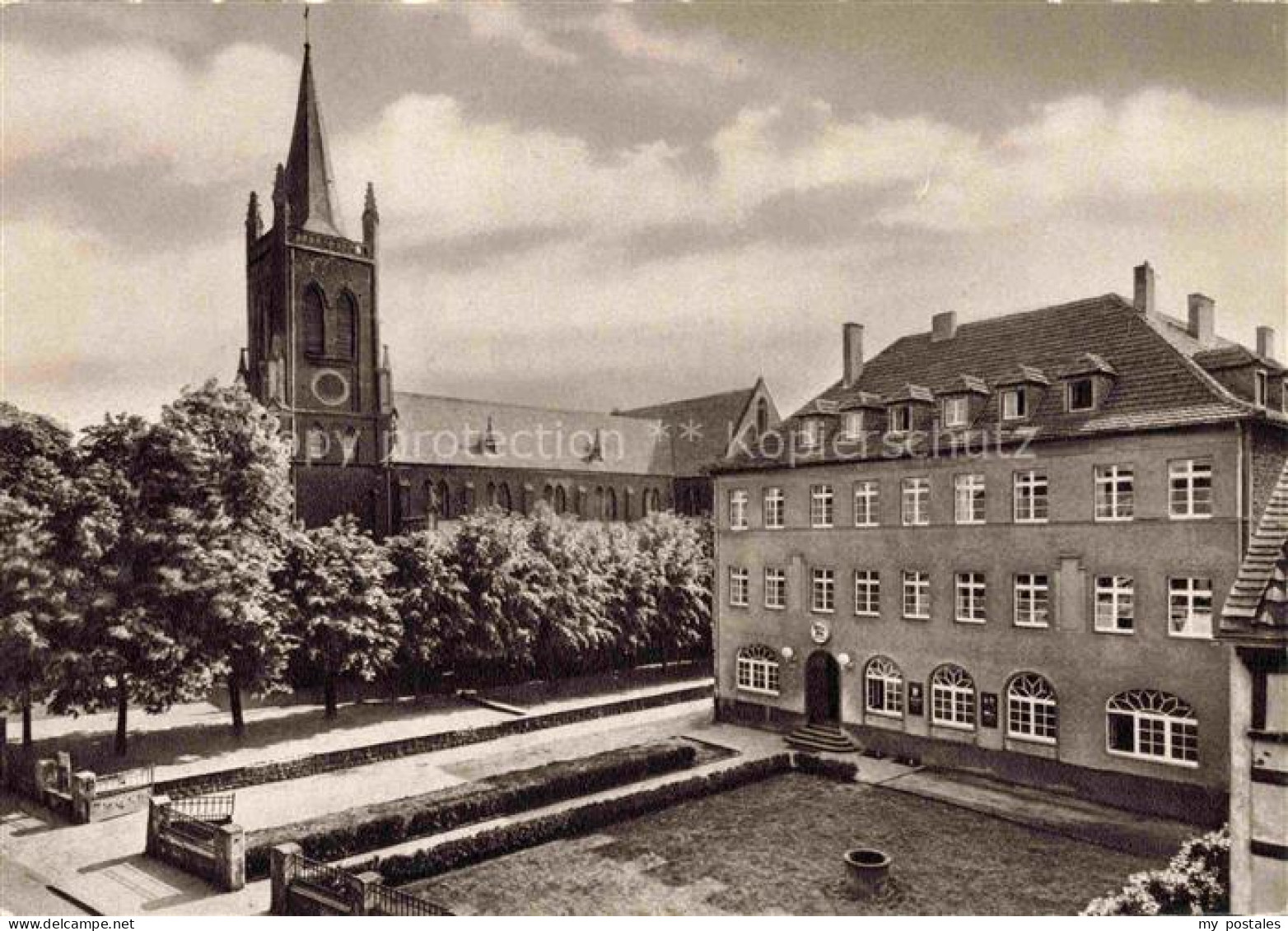 Troisdorf Katholische Kirche St. Hyppolytus und Canisiushaus