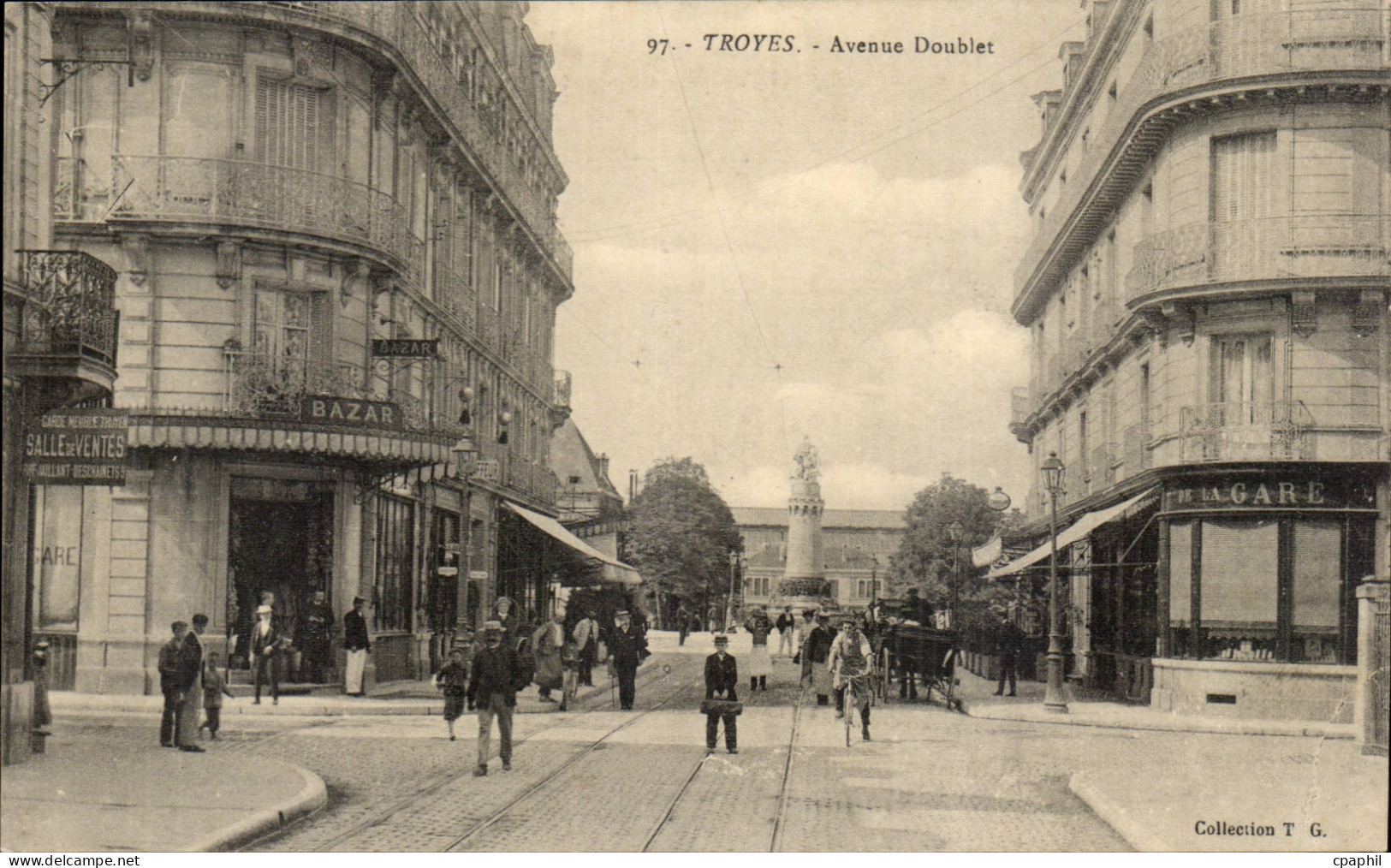 TRoyes CPA Avenue Doublet (bazar)