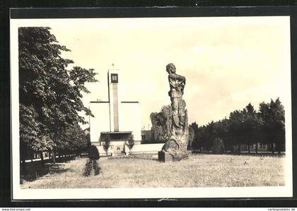 AK Kolin, moderne Kirche mit Denkmal davor