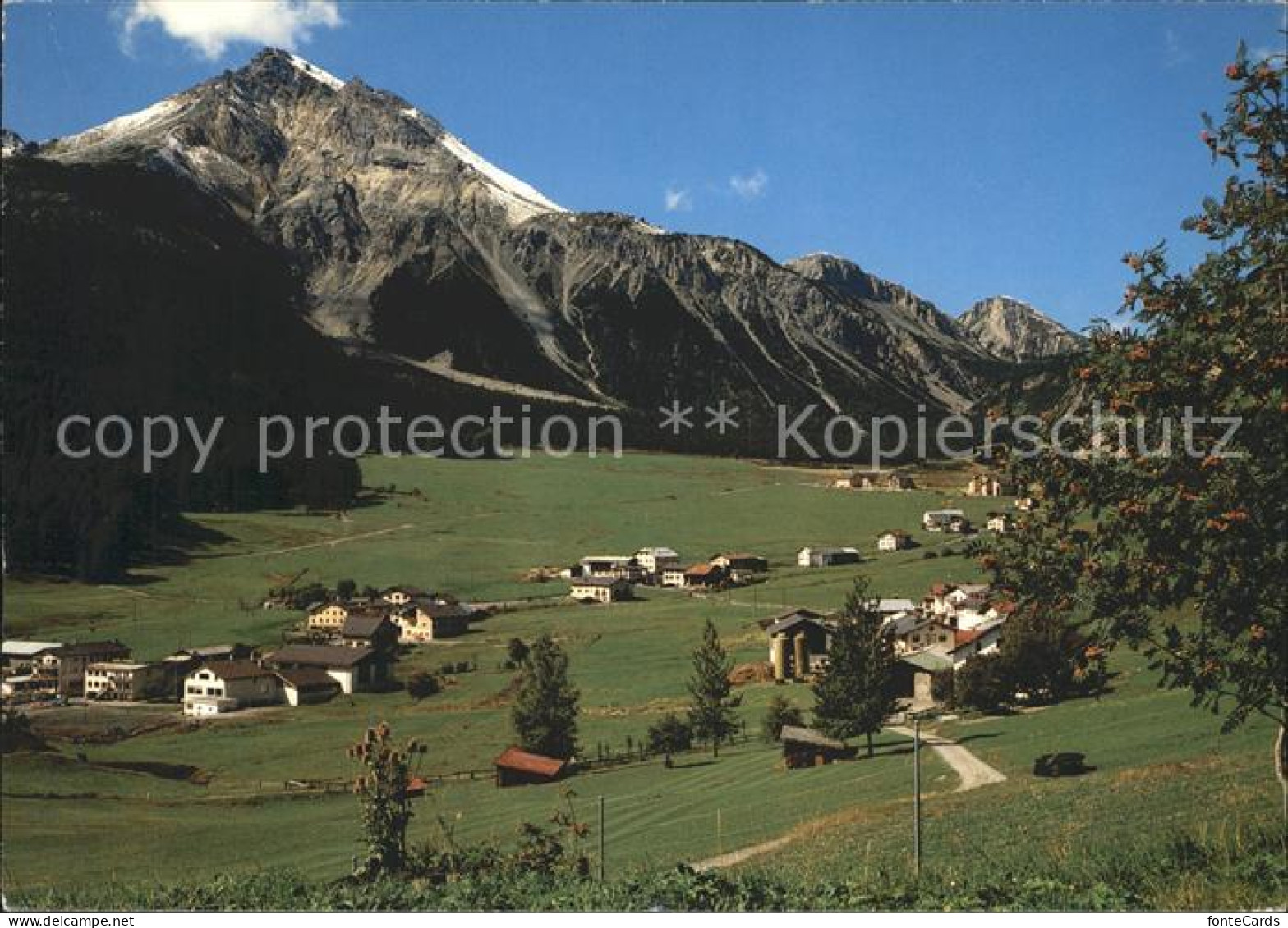 Tschierv Muenstertal mit Piz d Aint und Ofenpass