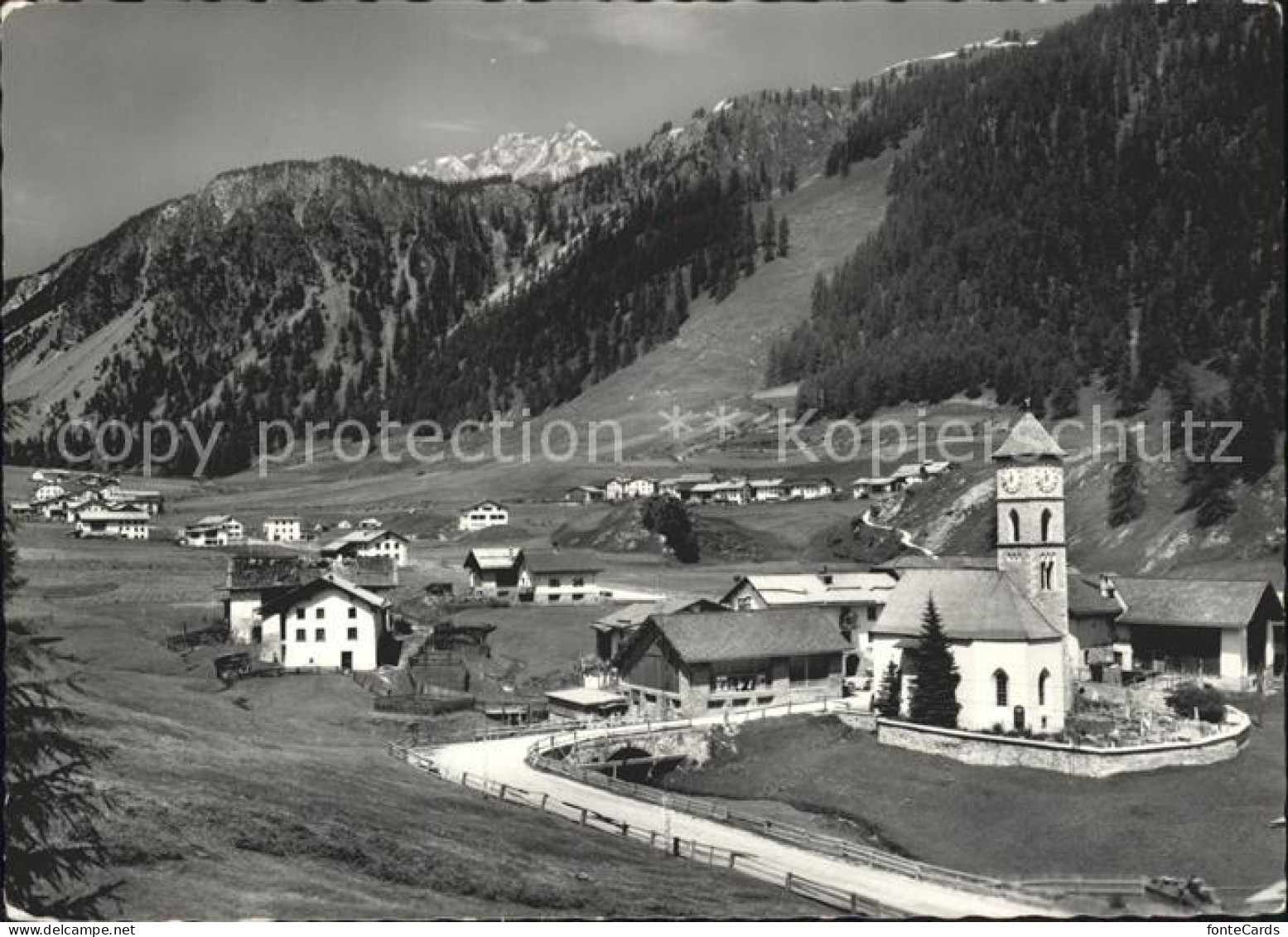 Tschierv Val Muenstair Kirche Ort