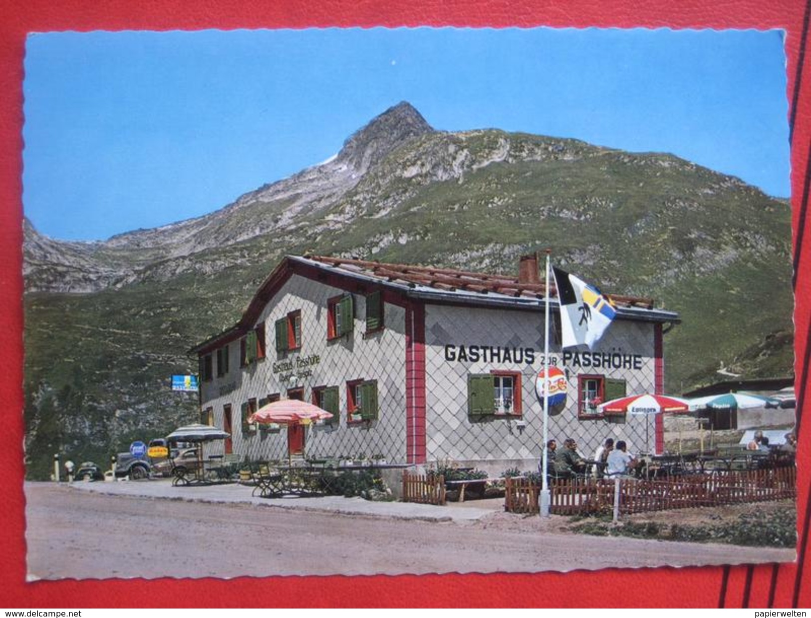 Tujetsch (GR)  - Oberalppass: Gasthaus Passhöhe mit Piz Tiarms