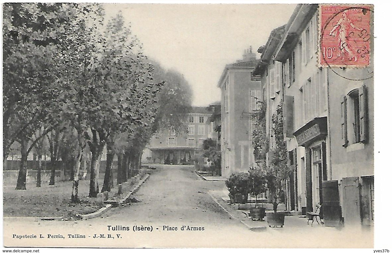 TULLINS - Place d'Armes
