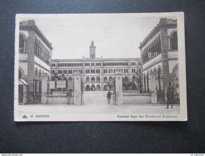 Frankreich  Kolonie Tunesien 1940er Jahre AK Bizerte Caserne Japy des Tirailleurs Tunisiens / Soldat vor der Kaserne