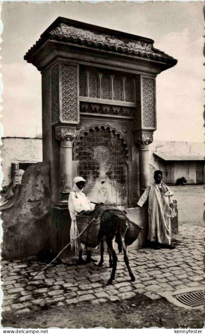 Tunesien - Une fontaine