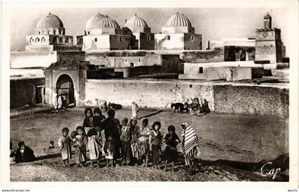 CPA TUNISIA KAIROUAN Mosquée des Sabres (822830)