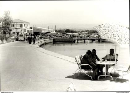 Photo Paphos Zypern, Menschen am Tisch, Straße, Steg