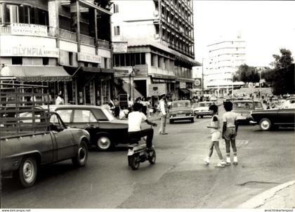 Photo Nikosia Zypern, Straßenszene, Autos, Geschäfte