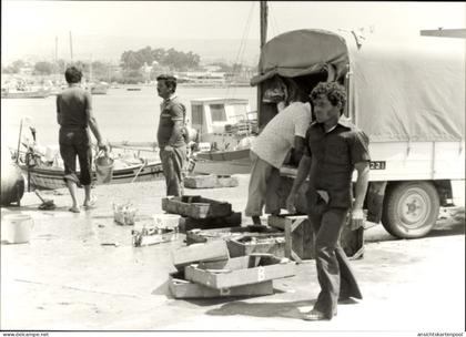 Photo Paphos Zypern, Transportwagen, Boot, Männer