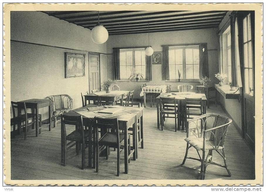 Turnhout :  regina pacis :  grens station  :  familiezaal   ( groot formaat )