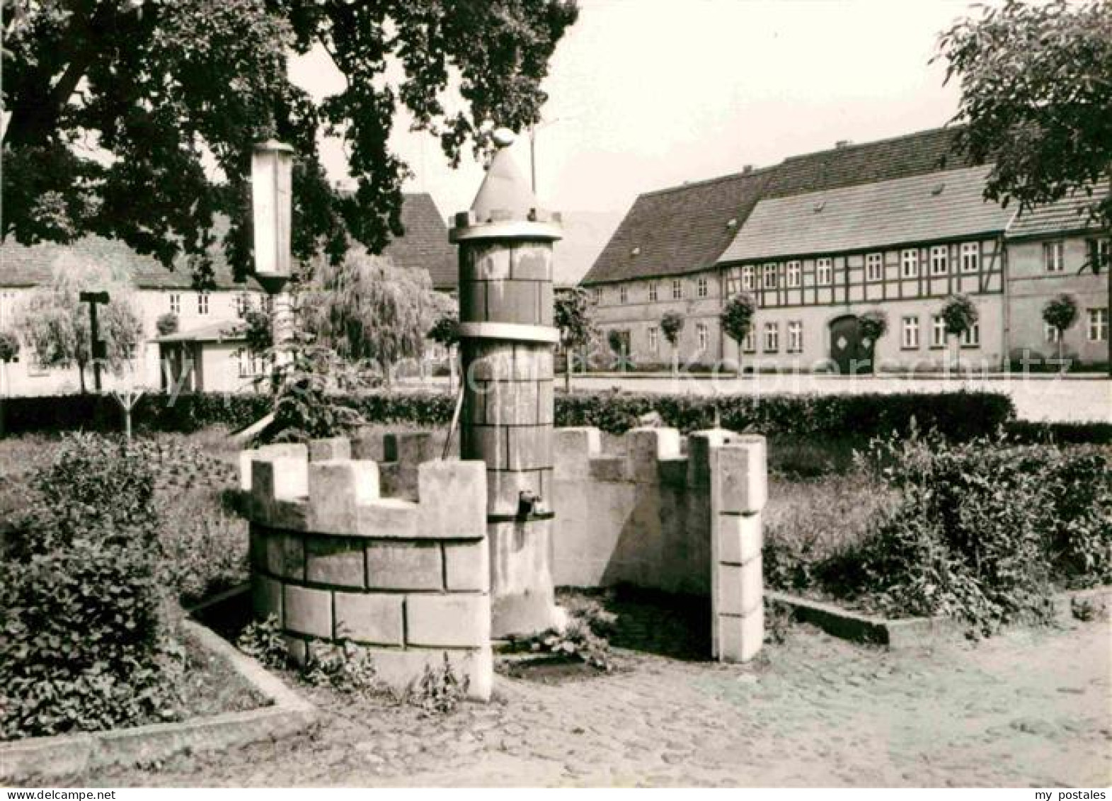Uebigau-Wahrenbrueck Marktplatz mit Brunnen