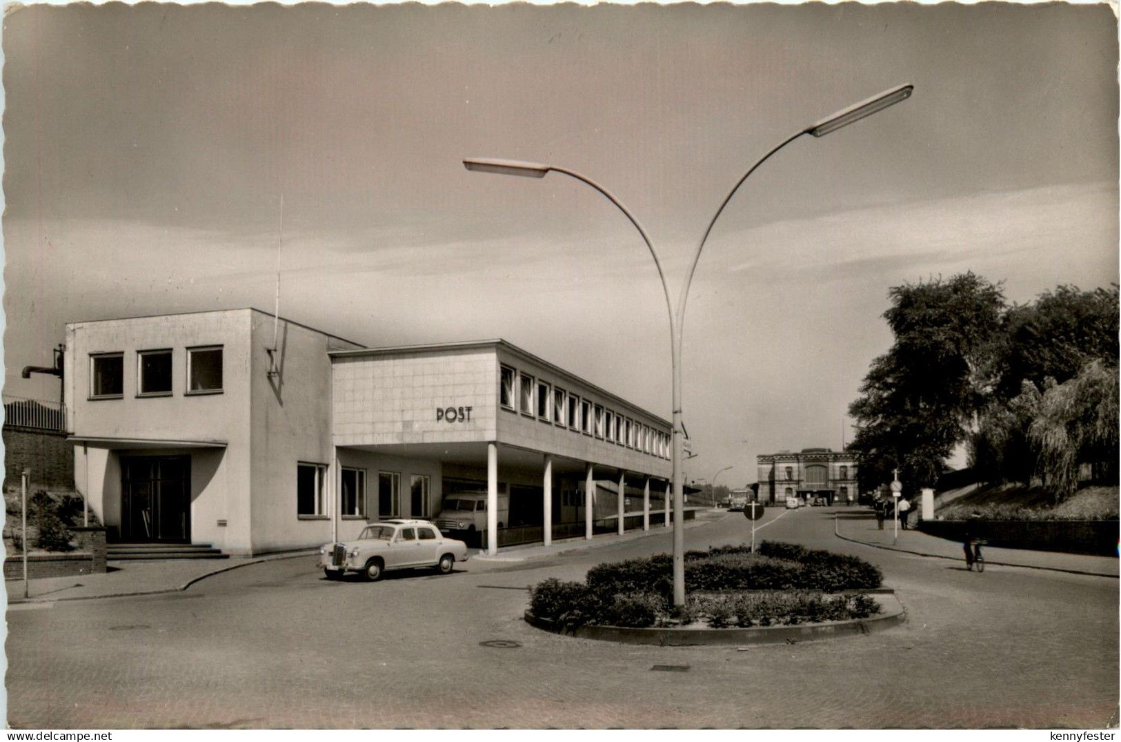 Uelzen - Neue Post mit Bahnhof