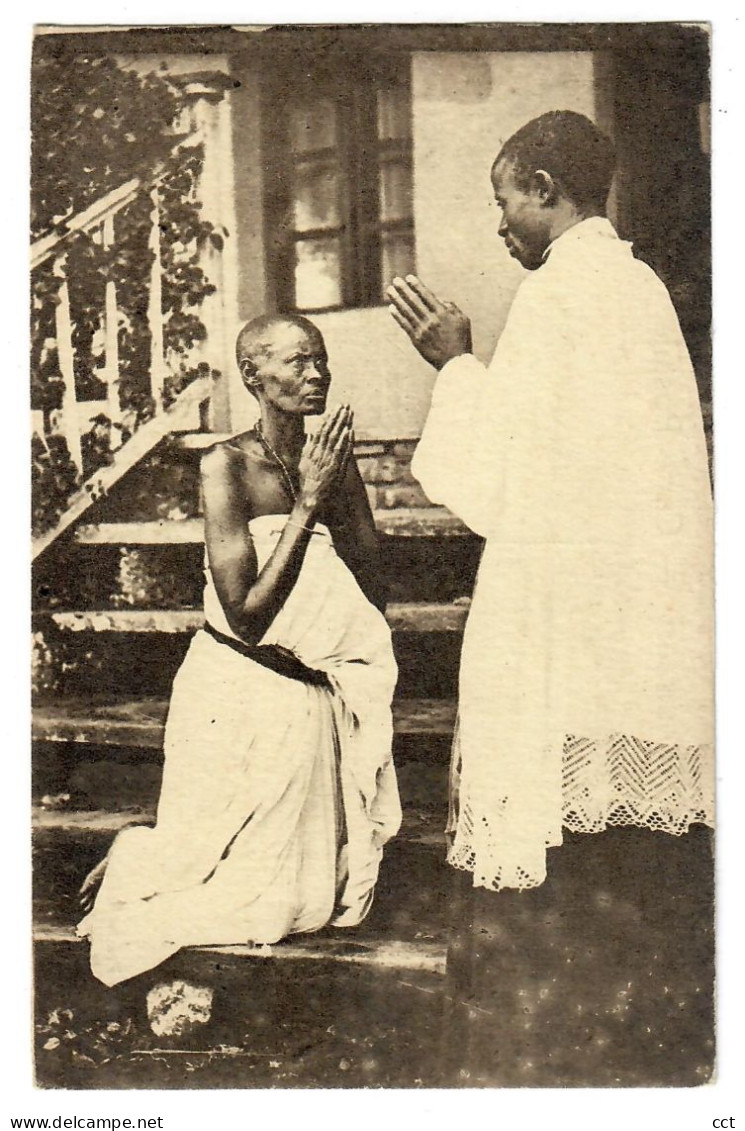 Uganda  Oeganda   Prêtre indigène bénissant sa mère   Missionnaires d'Afrique (Pères Blancs)