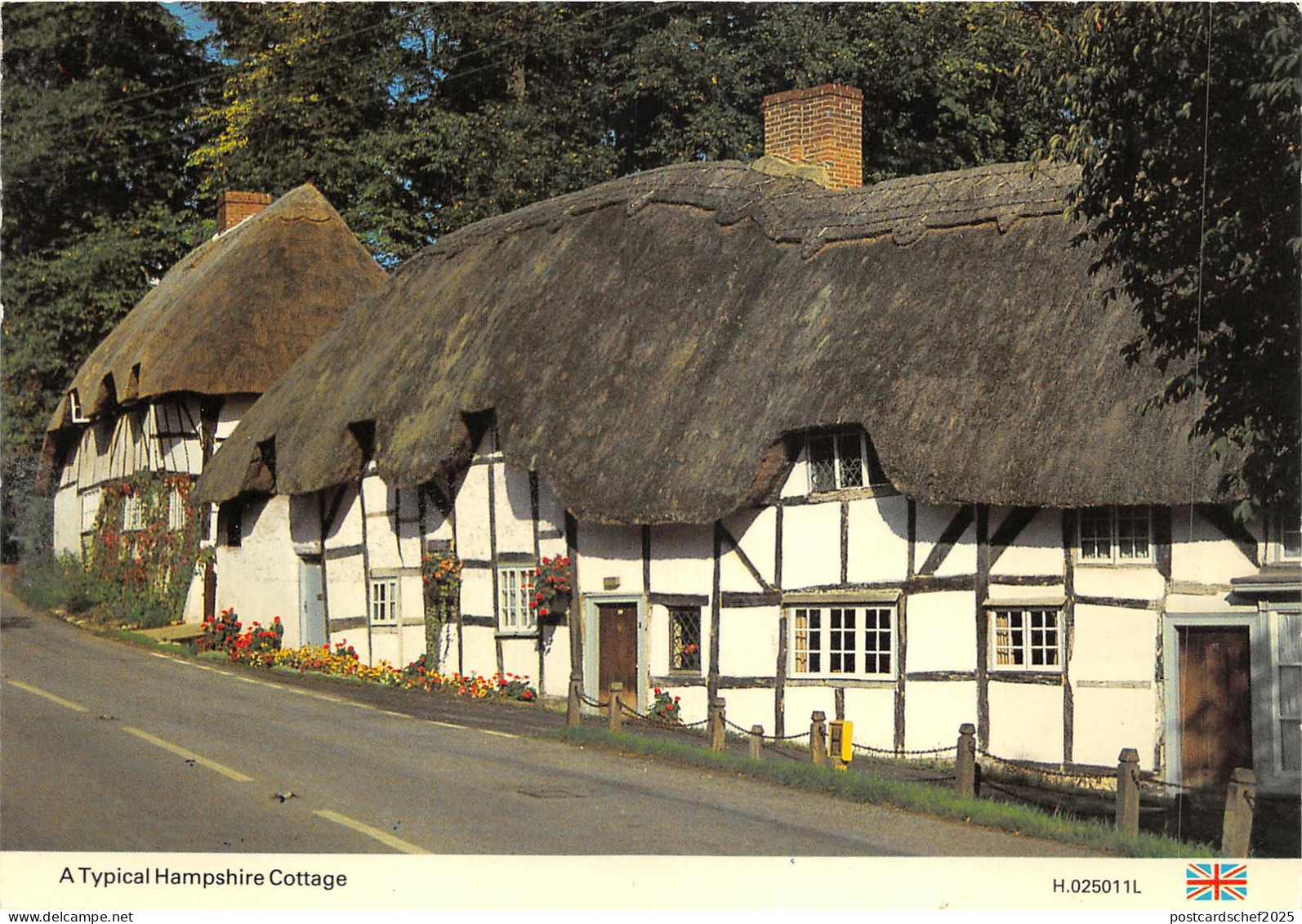 uk45283 typical hampshire cottage  uk