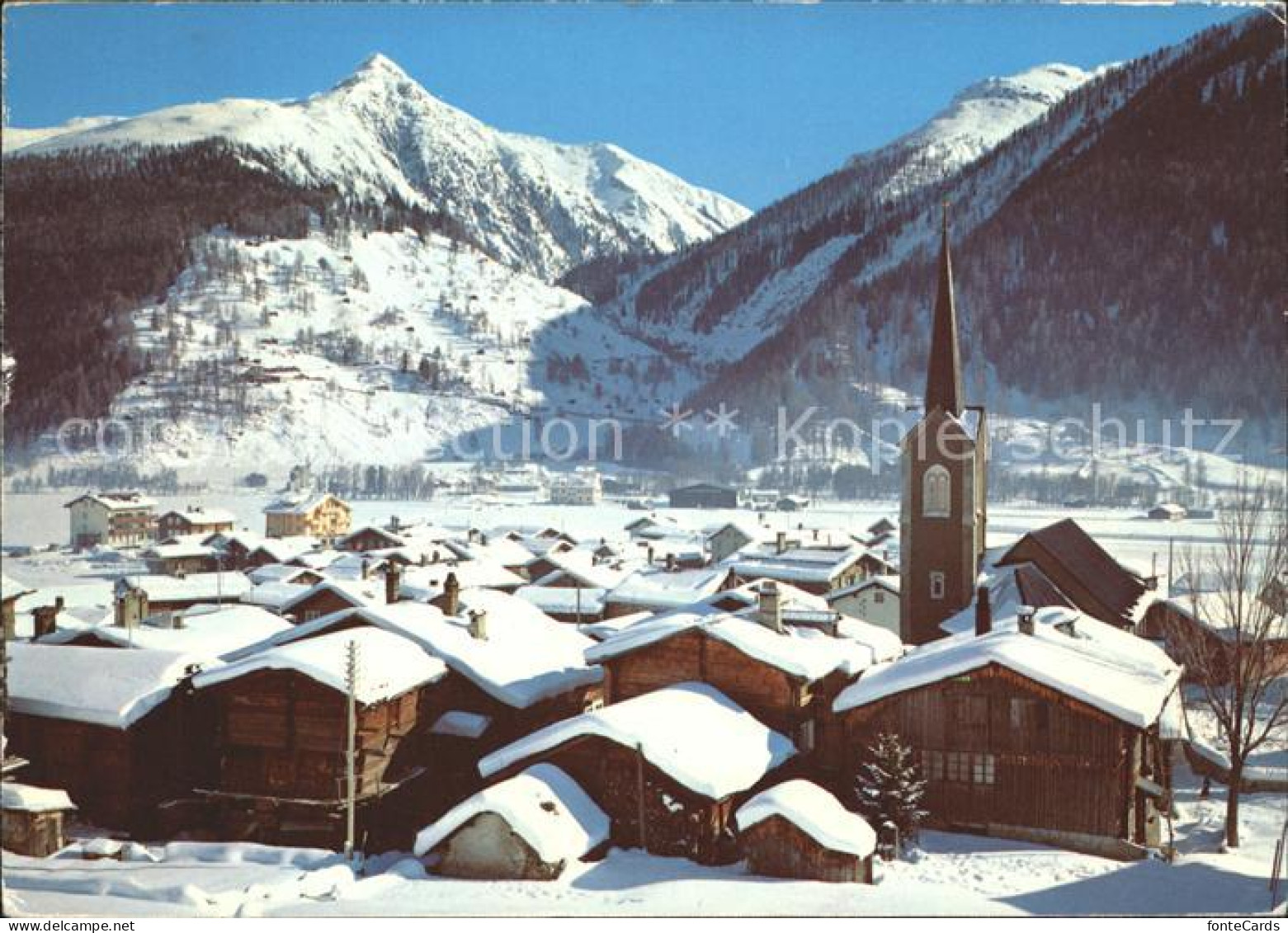 Ulrichen Dorfpartie mit Kirche und Nufenenpass