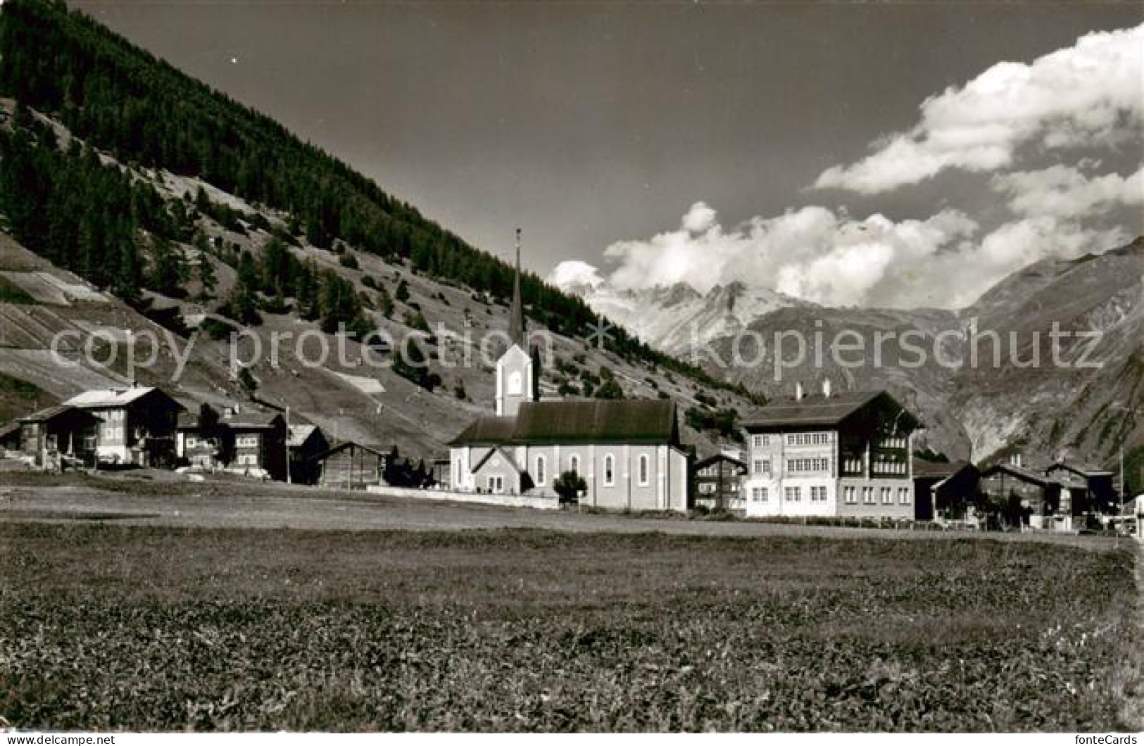 Ulrichen mit Kirche und Galenstock