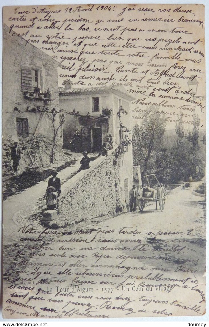 UN COIN DU VILLAGE - LA TOUR D'AIGUES