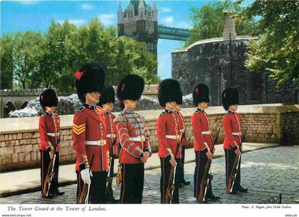 Carte Postale - Angleterre - London - Tower of London - The Tower Guard at the Tower of London - London - England - Roya