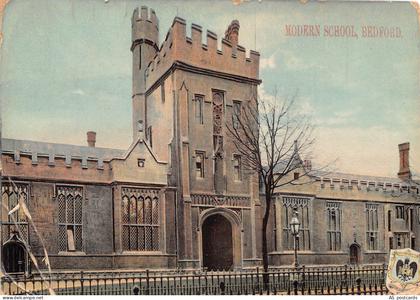 B395 England Modern School Bedford vintage postcard