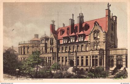 B290 England Children's Hospital Bradford vintage postcard