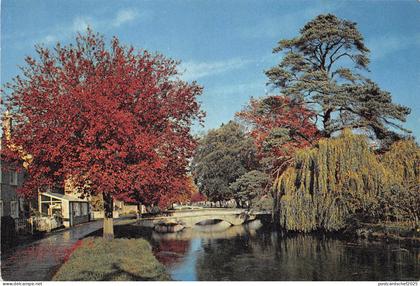 uk49975 bourton on the water gloucestershire uk